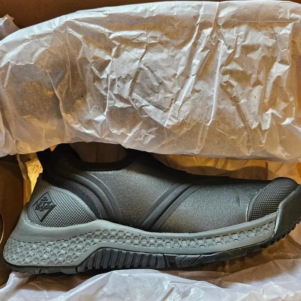 sz 5 Muck boots gray black